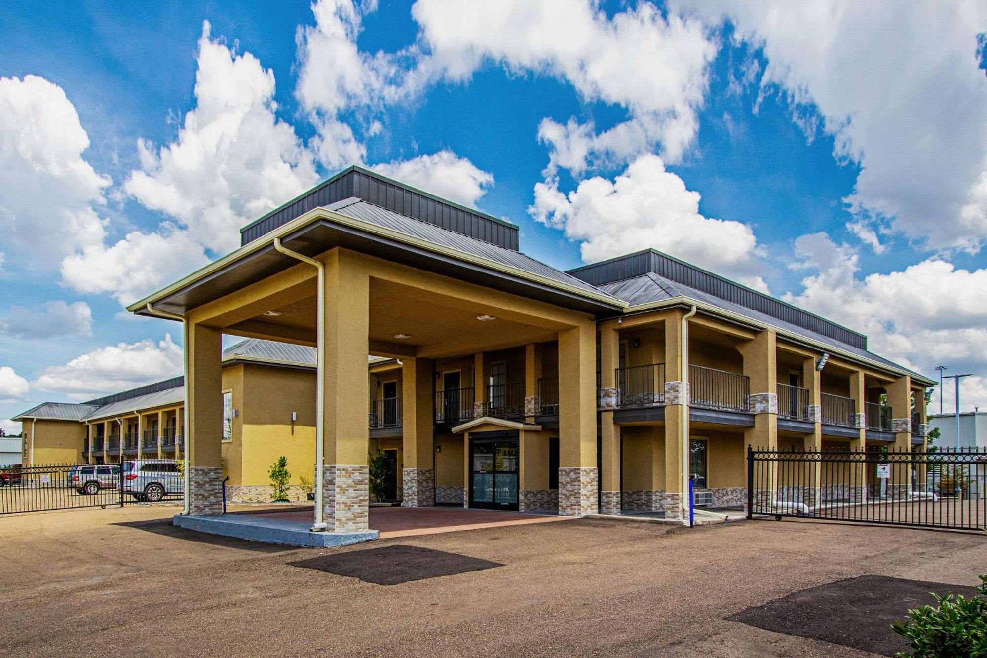Super 8 By Wyndham Jackson Ms Hotel Exterior foto